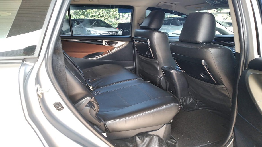 TOYOTA INNOVA 2.4 V AT 2017